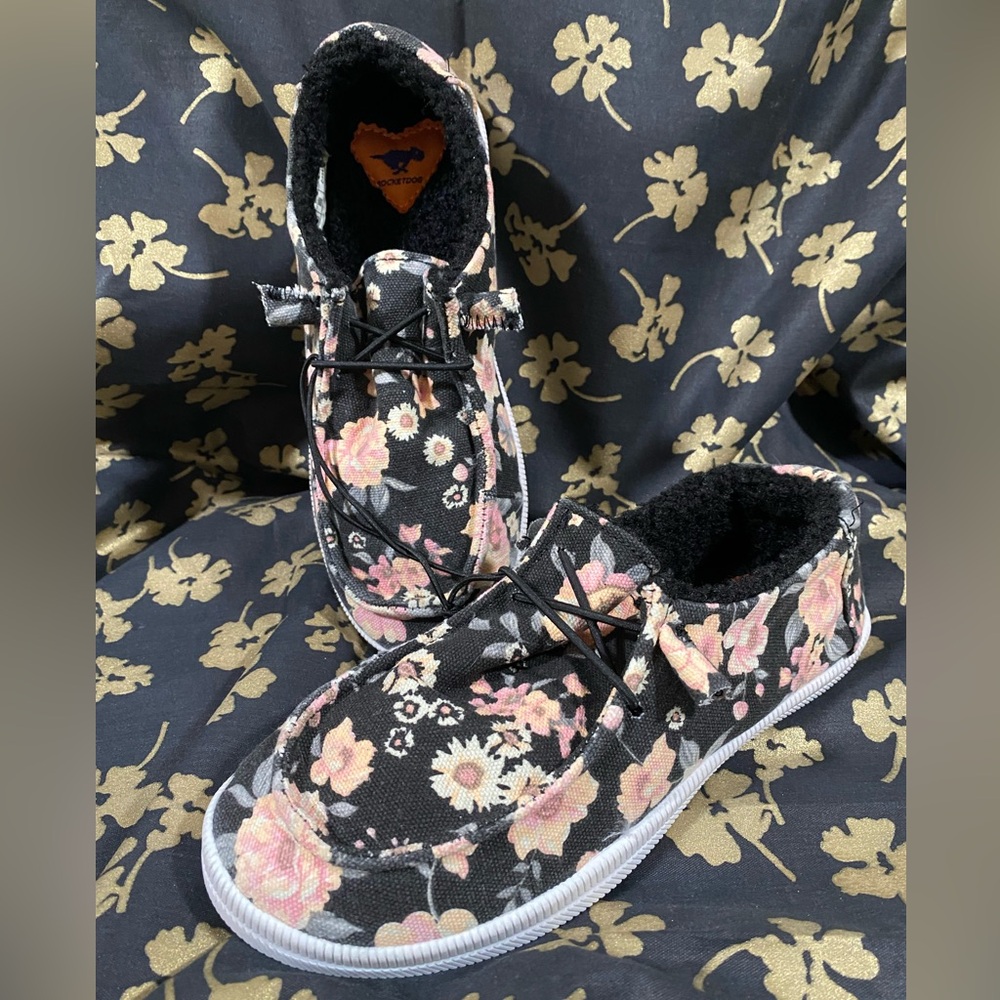 ⭐️NEW Rocket Dog Mellow Women's Slip On Sneakers Size 6